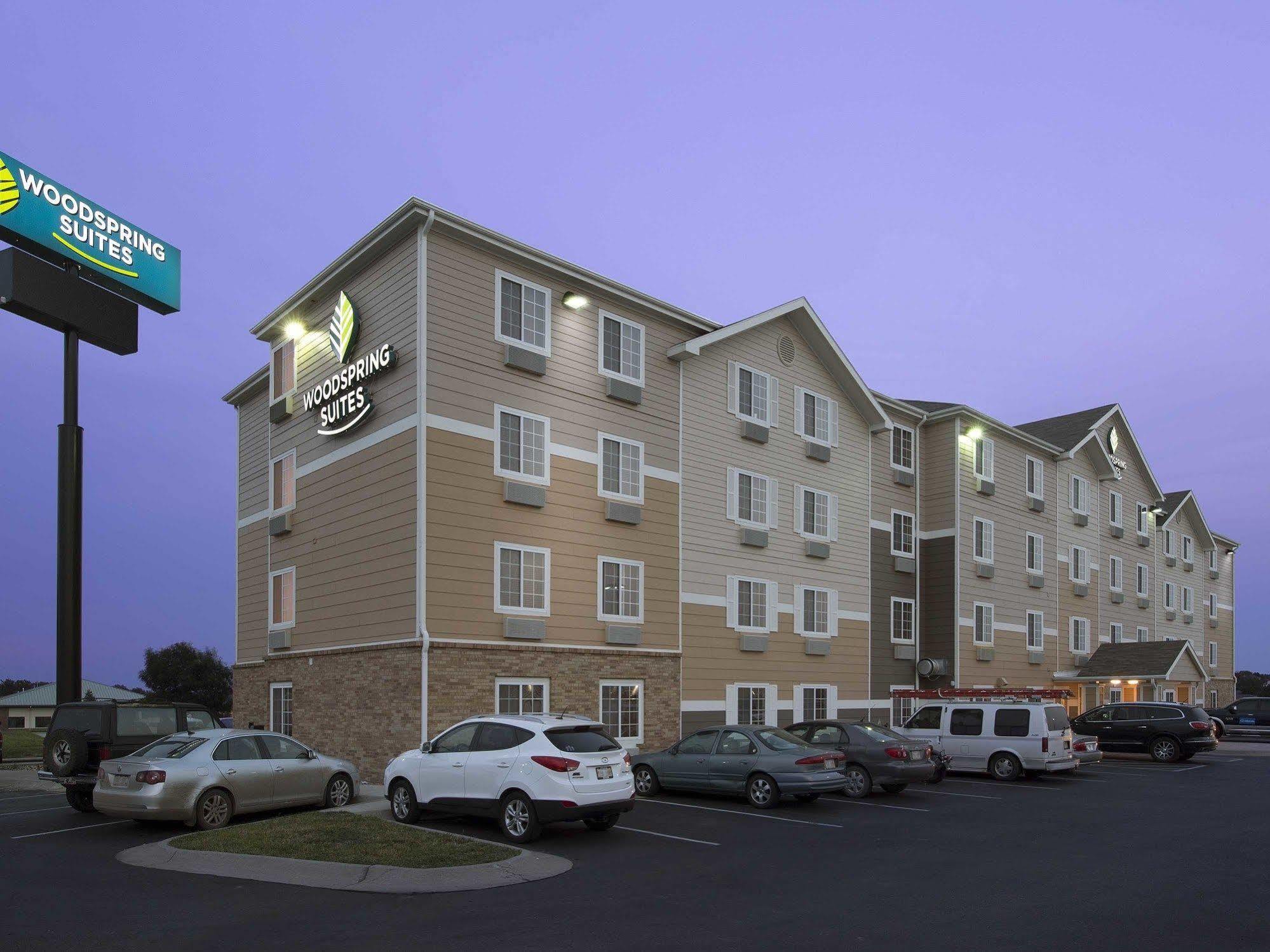 Woodspring Suites Lincoln Northeast I-80 Extérieur photo